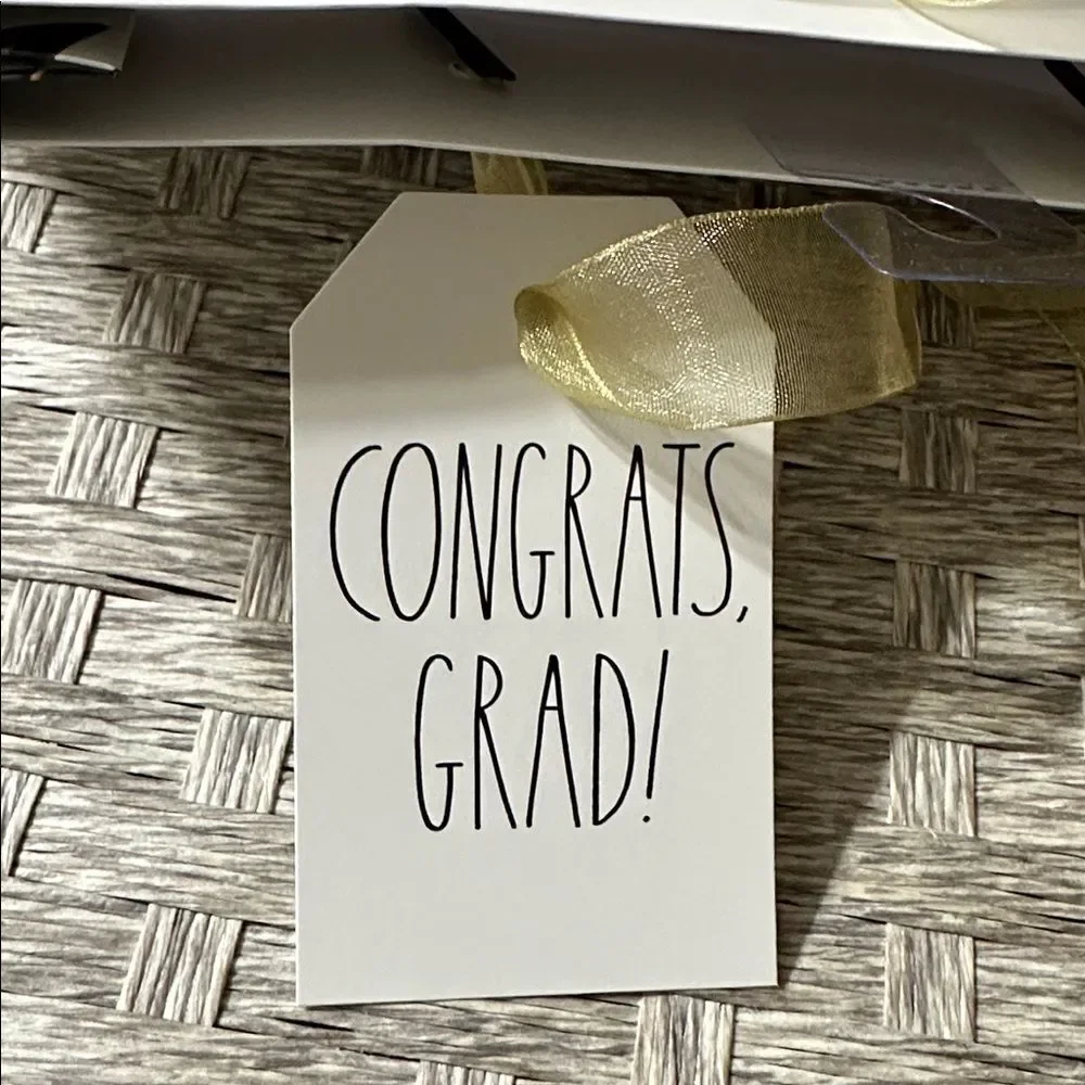 RAE DUNN. WHITE BLACK GOLD CONGRATS GRAD! RIBBON HANDLES UNISEX GIFT BAG